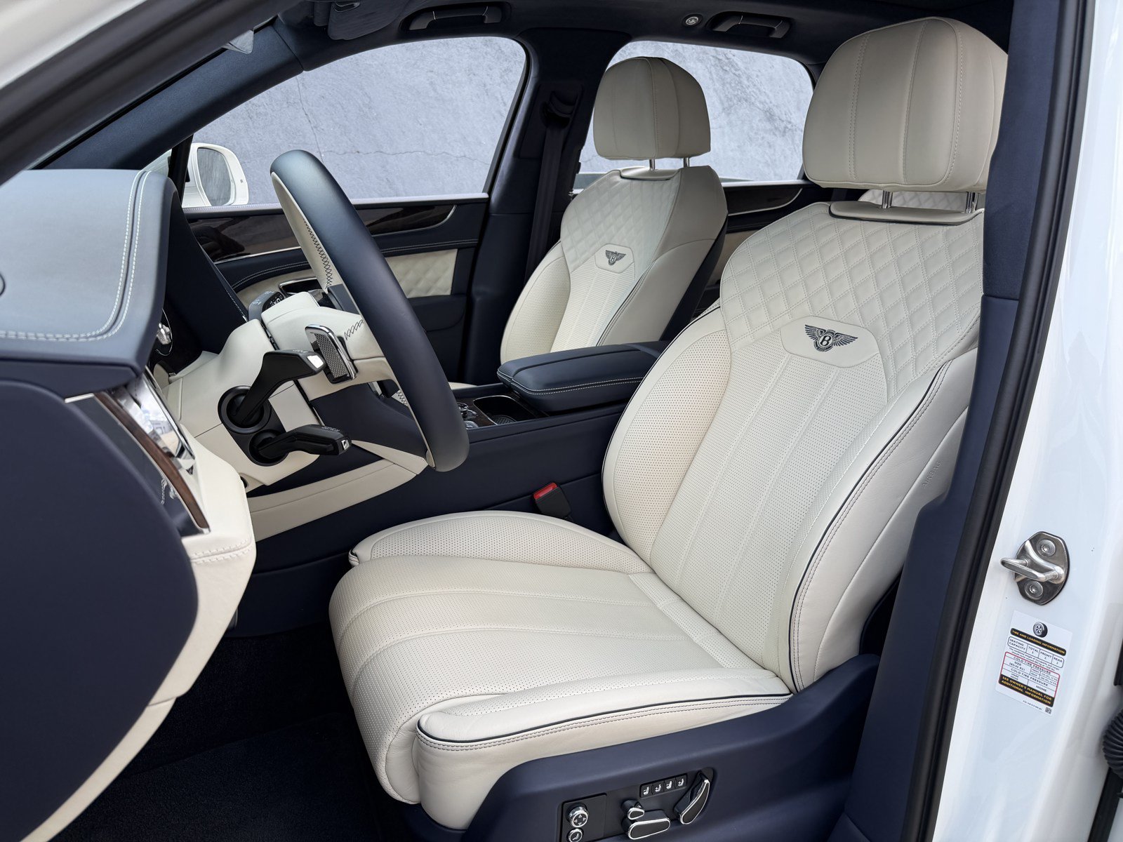 Certified 2023 Bentley Bentayga AWD/4WD image 17