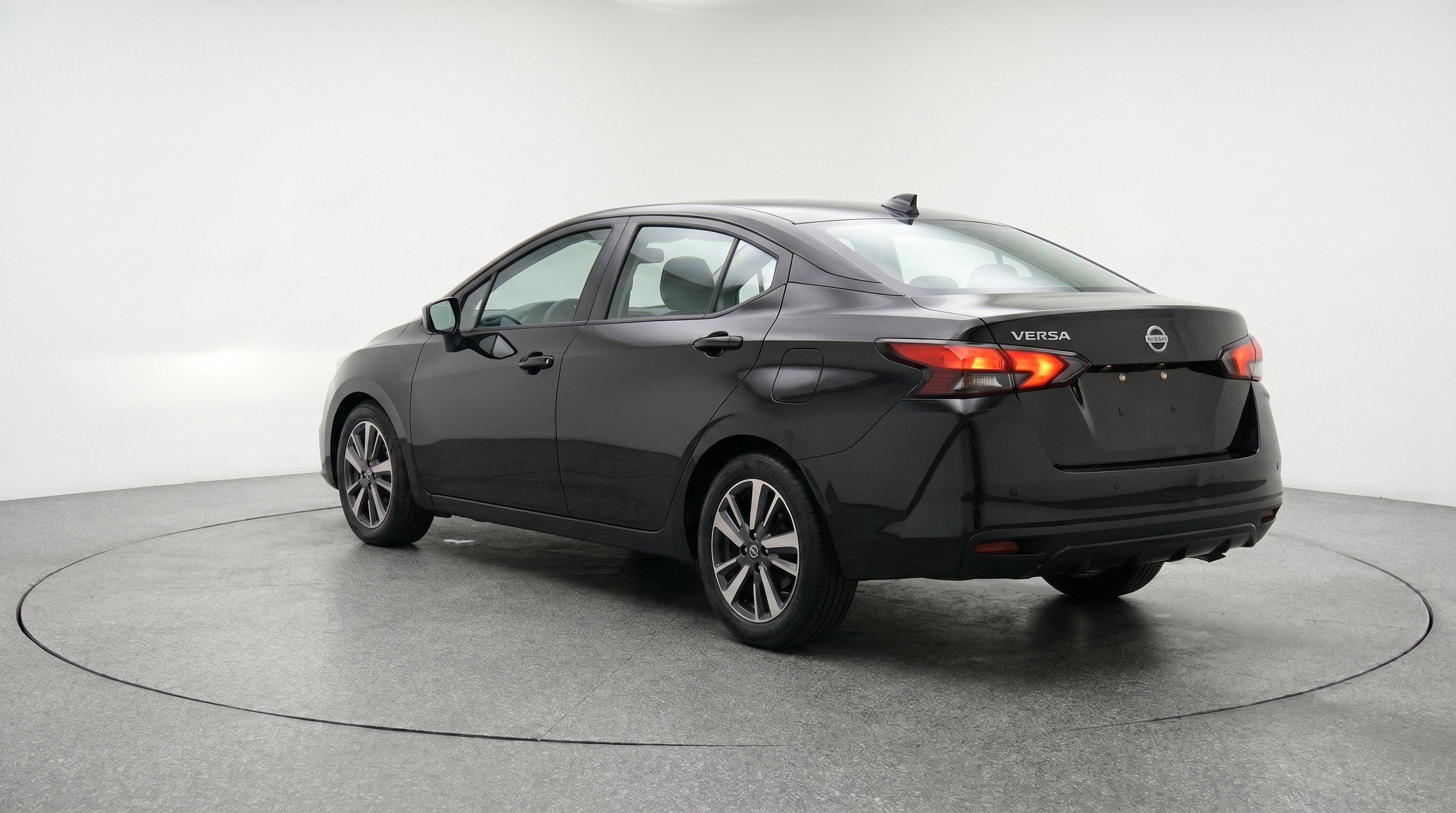 Used 2025 Nissan Versa SV image 6