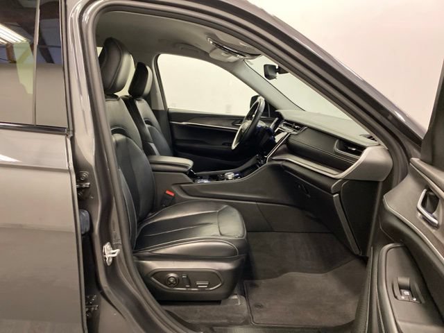 Used 2022 Jeep Grand Cherokee L Limited AWD/4WD image 39