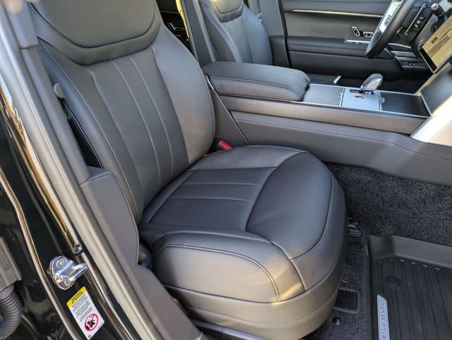 New 2026 Land Rover Range Rover SE image 18