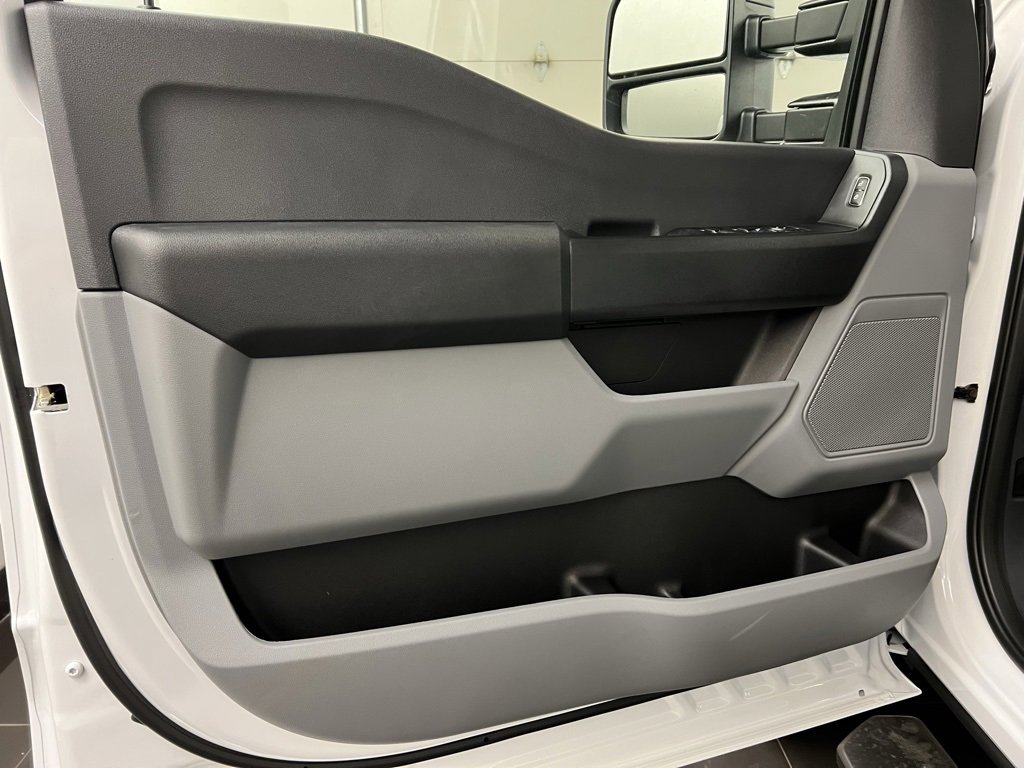 New 2026 Ford F350 XL w/ XL Chrome Package image 25