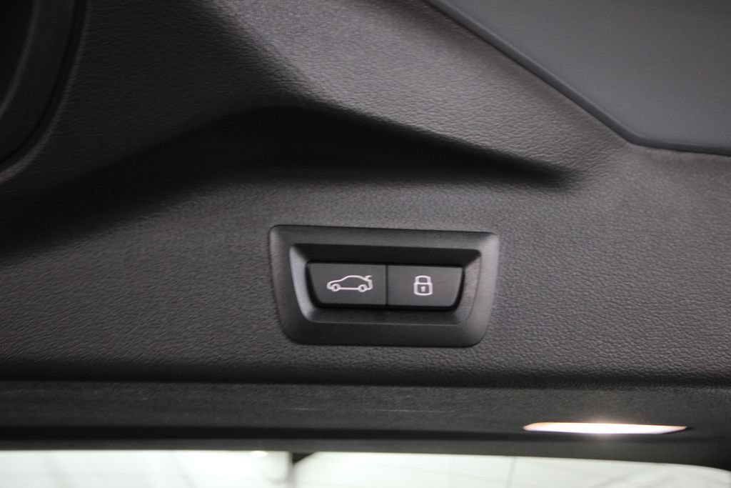 Used 2025 BMW X5 xDrive40i w/ M Sport Package AWD/4WD image 10