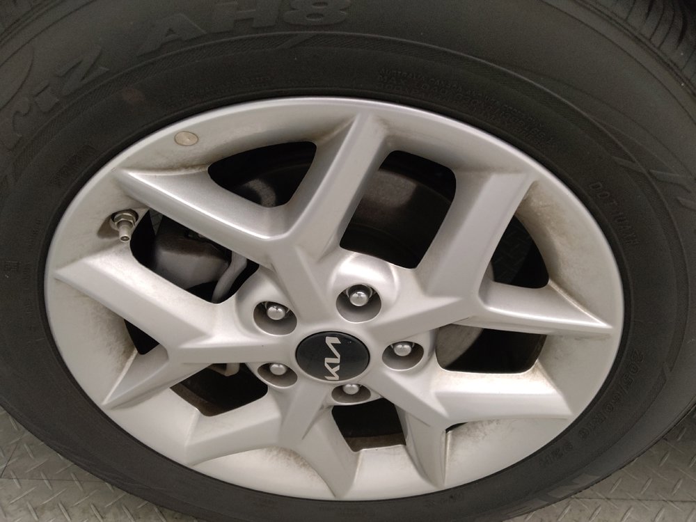 Used 2025 Kia Soul LX FWD image 31