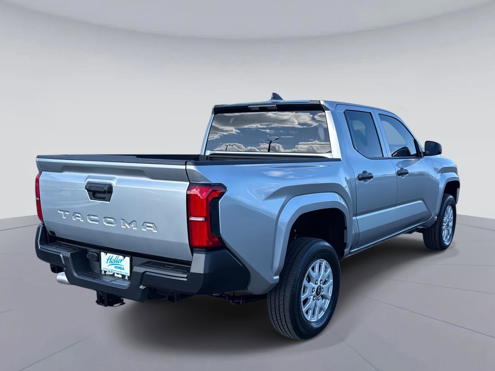Used 2025 Toyota Tacoma SR image 4