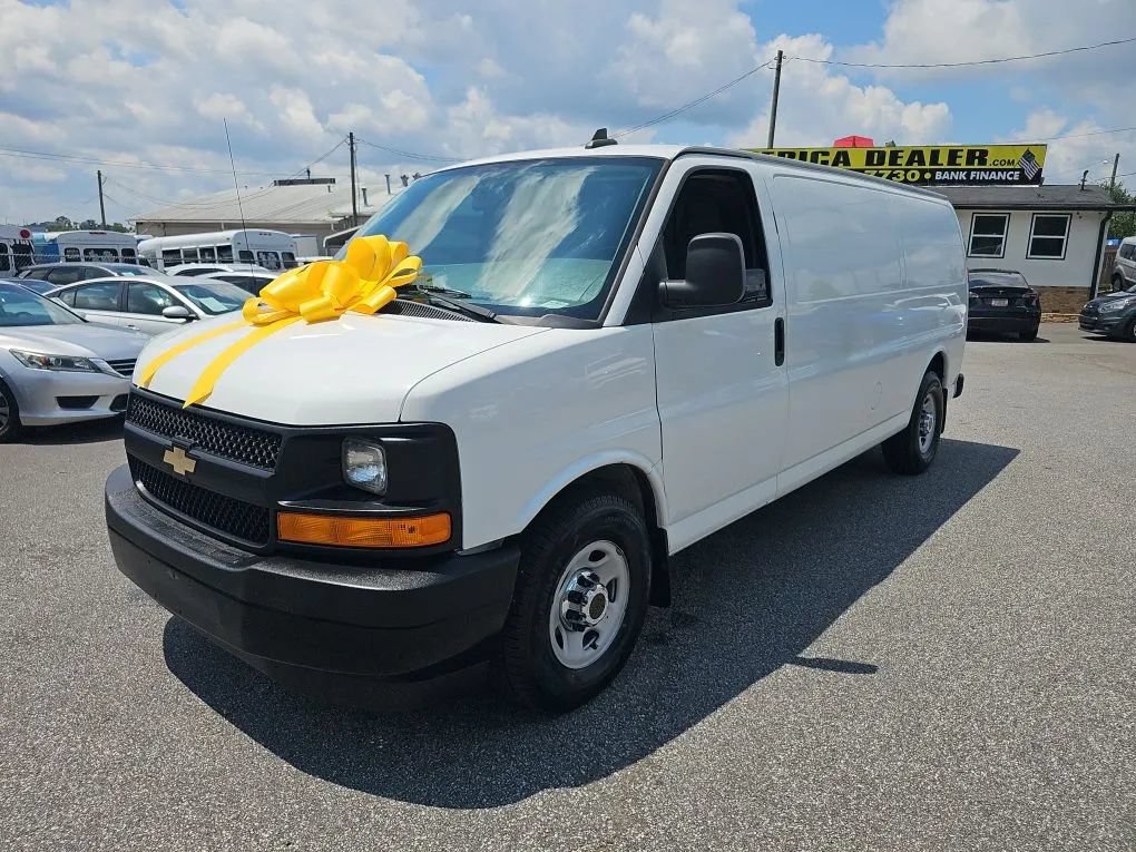 Used 2017 Chevrolet Express 3500 Extended RWD image 3