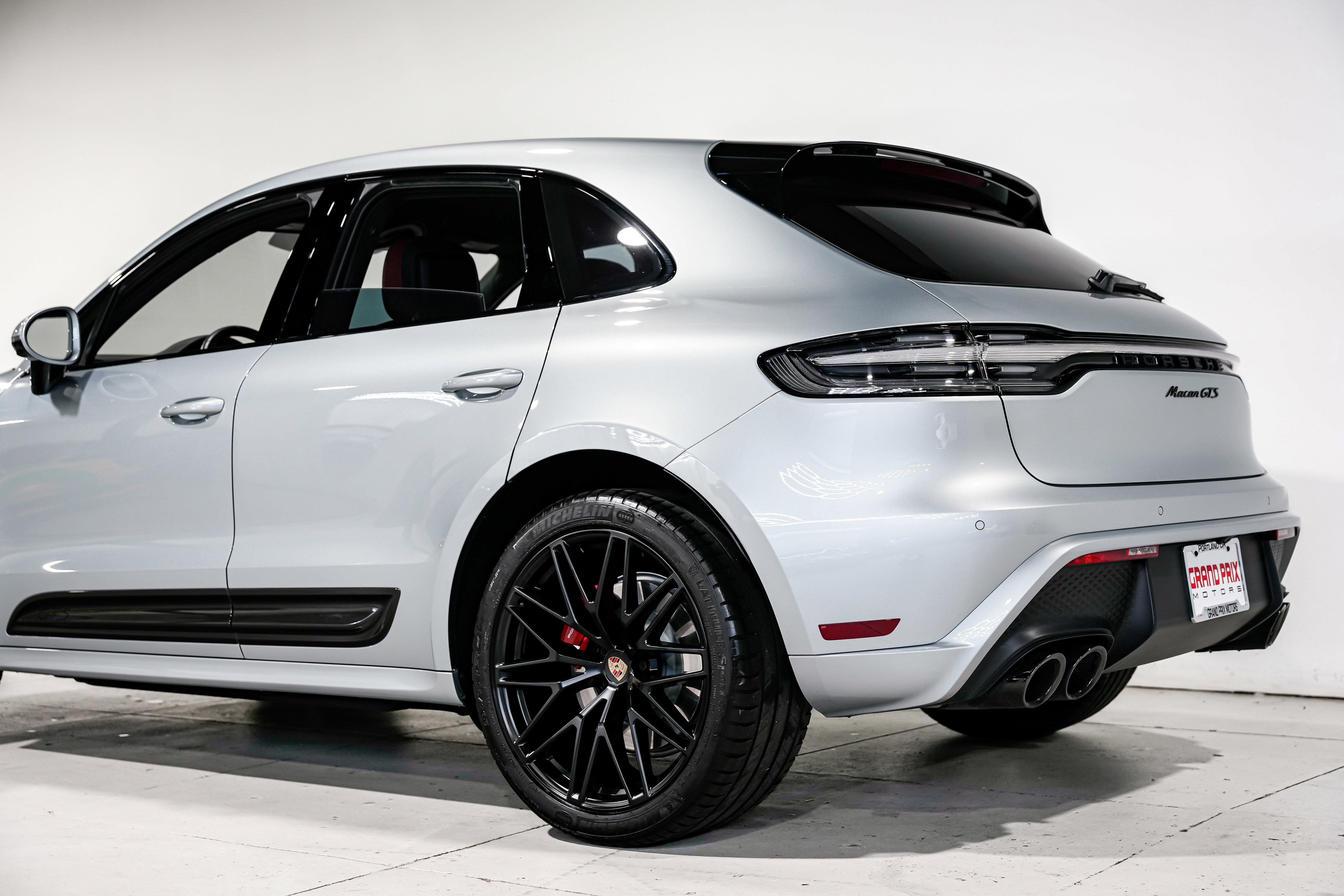 Used 2022 Porsche Macan GTS w/ Sport Chrono Package image 44