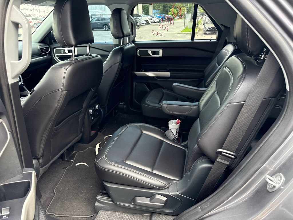 Used 2021 Ford Explorer XLT w/ Equipment Group 202A AWD/4WD image 11