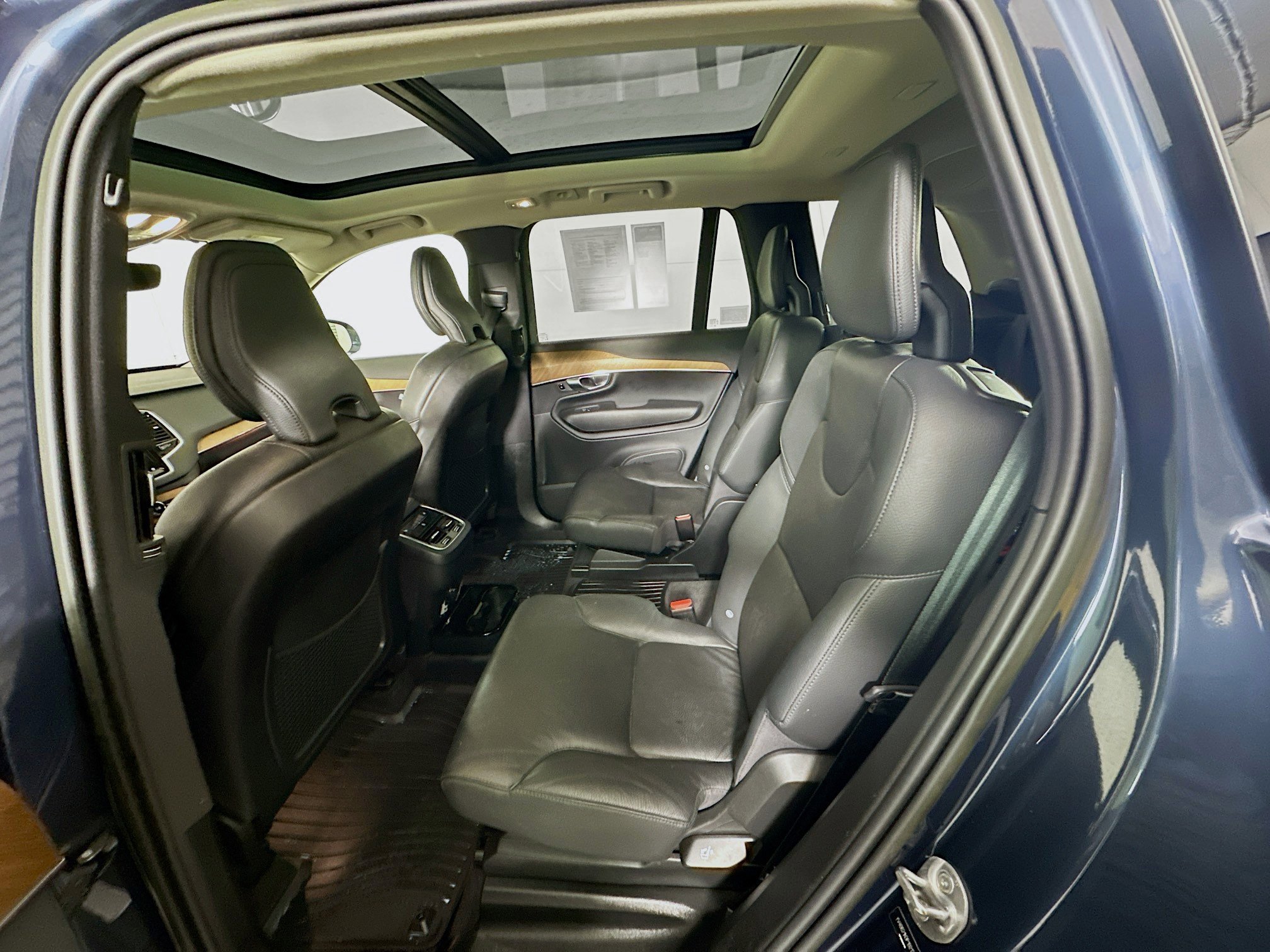 Used 2023 Volvo XC90 B6 Plus w/ Protection Package Premier image 27