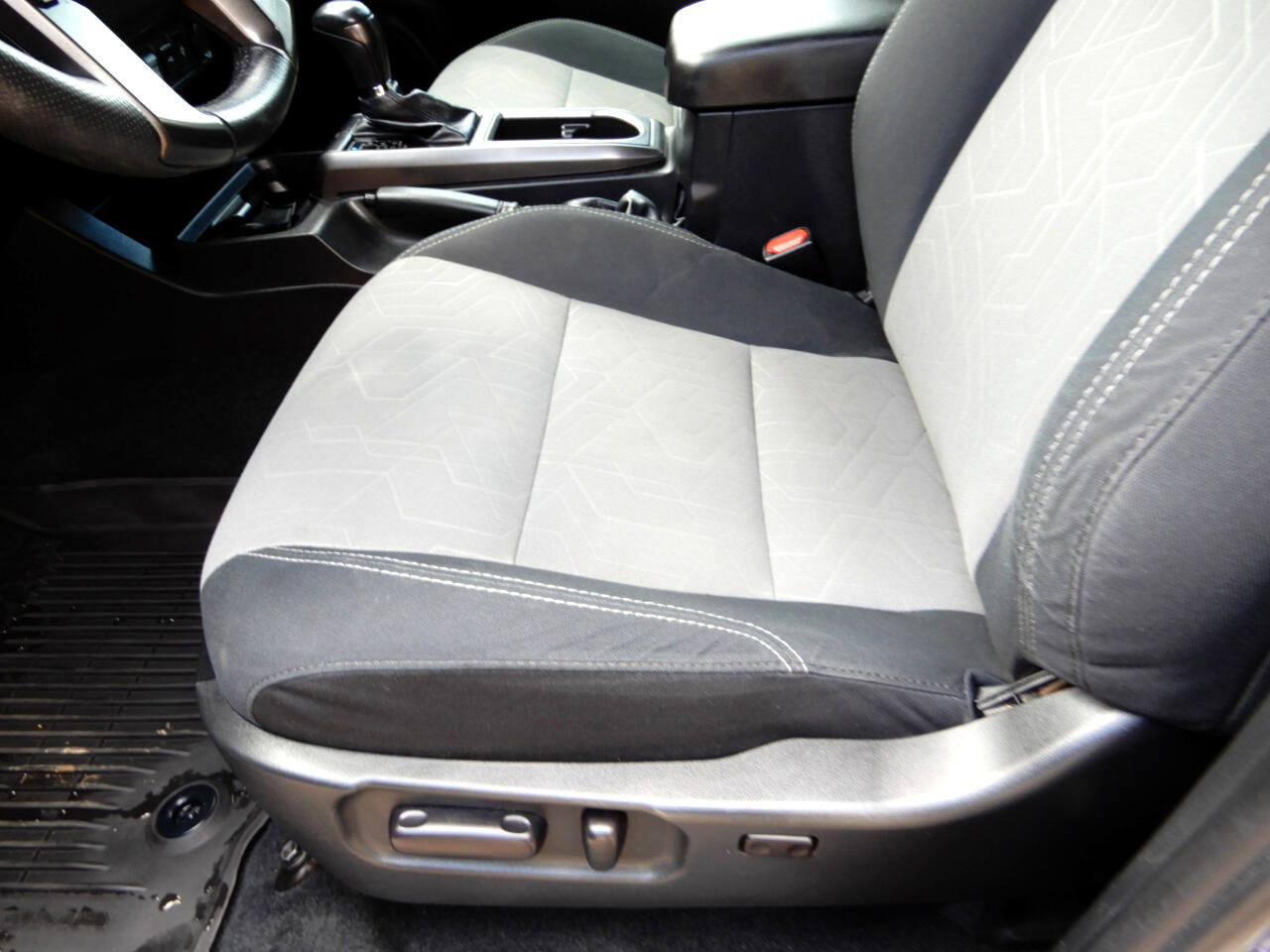 Used 2022 Toyota Tacoma TRD Off-Road image 11