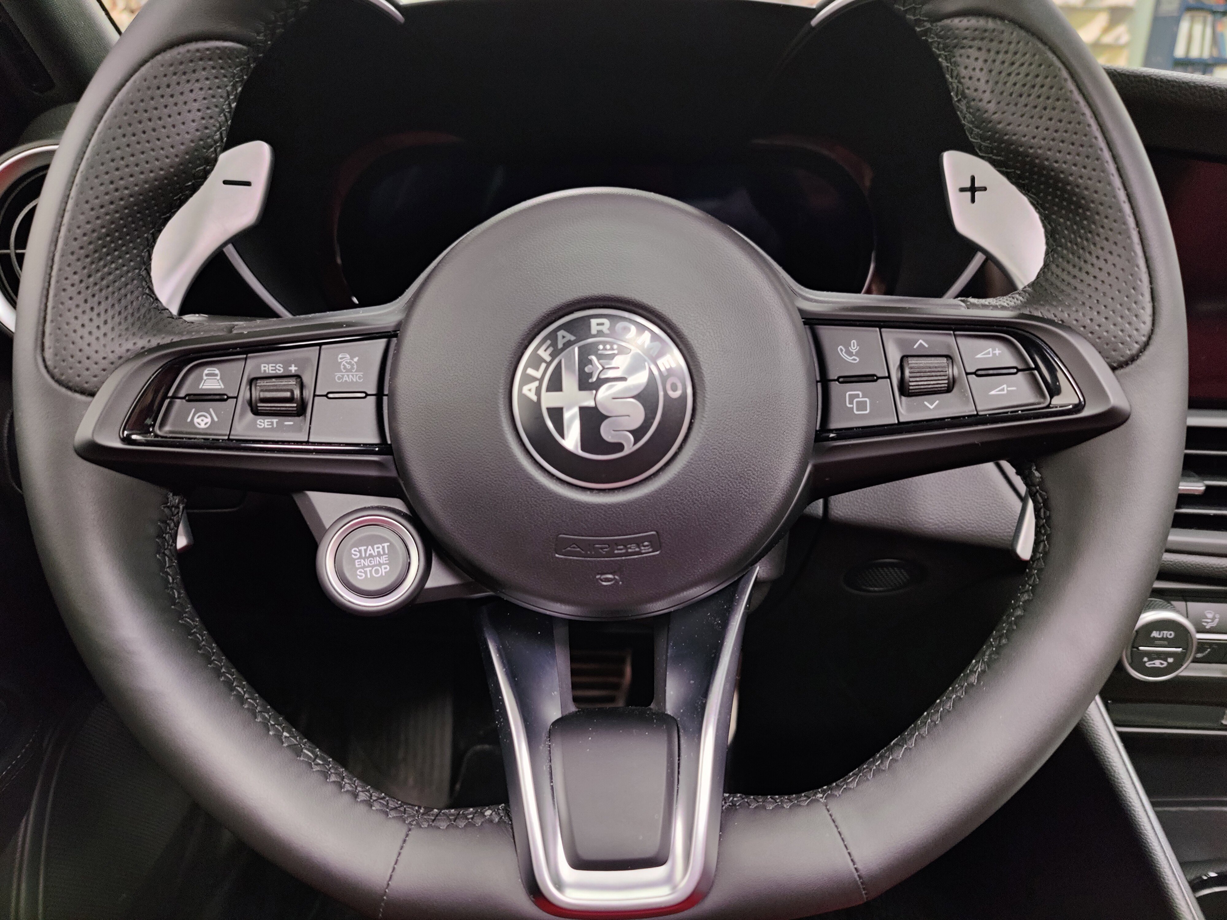 New 2025 Alfa Romeo Giulia AWD w/ Veloce Package AWD image 27