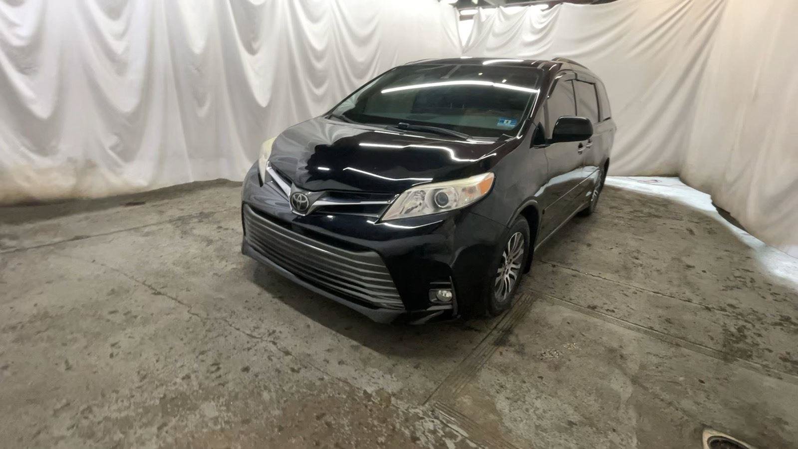 Used 2018 Toyota Sienna XLE FWD image 14