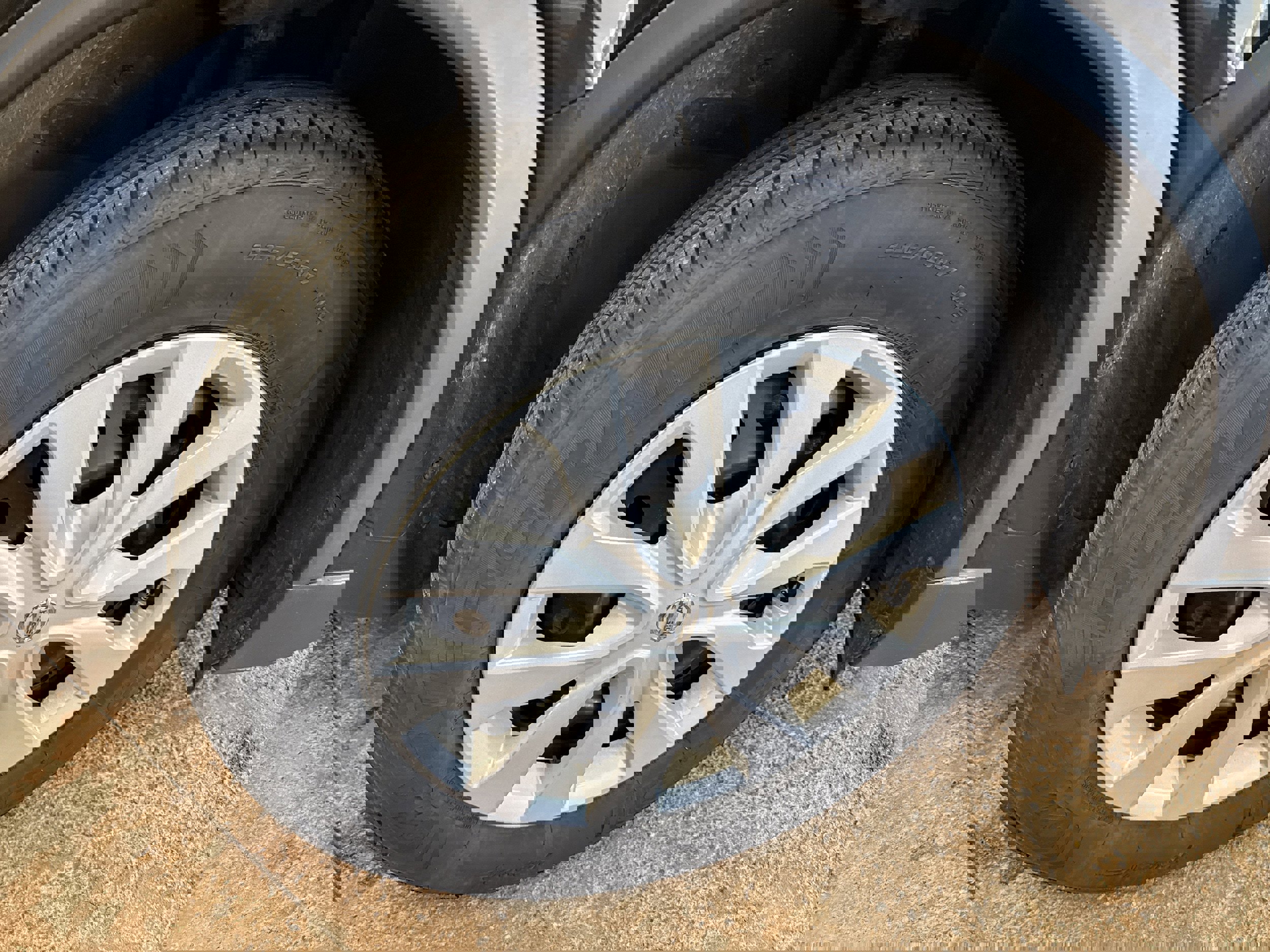 Used 2020 Nissan Rogue S image 11