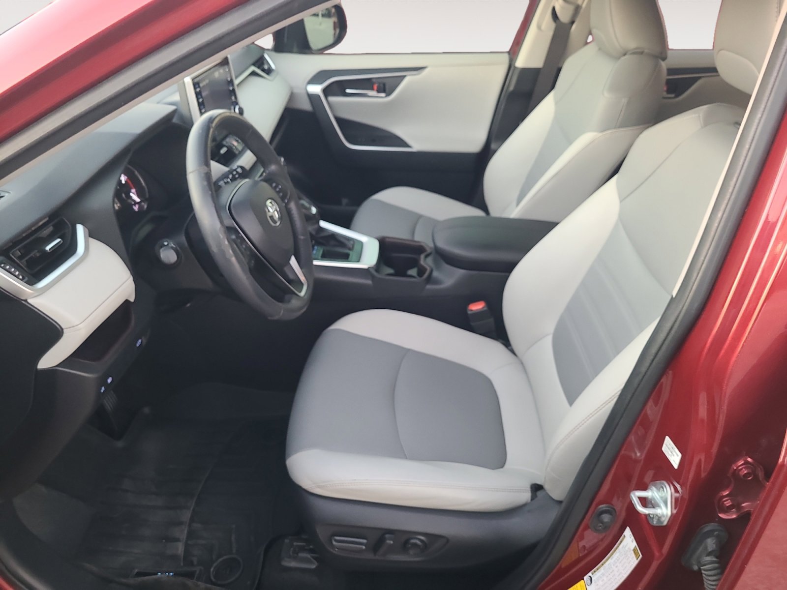 Used 2020 Toyota RAV4 Limited image 23