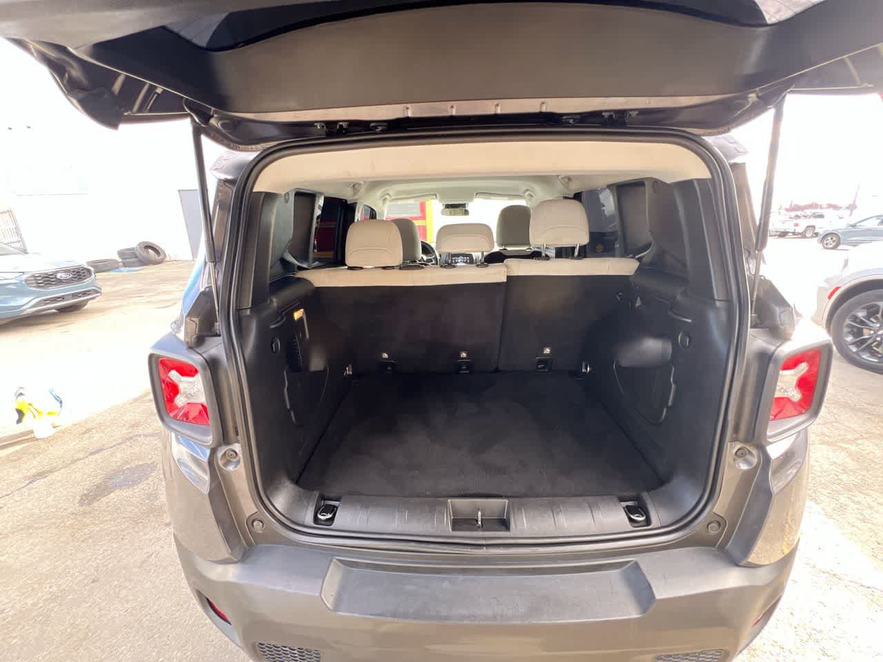 Used 2020 Jeep Renegade Latitude w/ Cold Weather Group AWD/4WD image 24