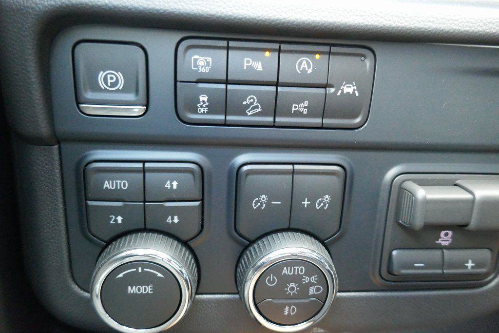 New 2026 Chevrolet Tahoe High Country w/ Sun And Tow Package image 21