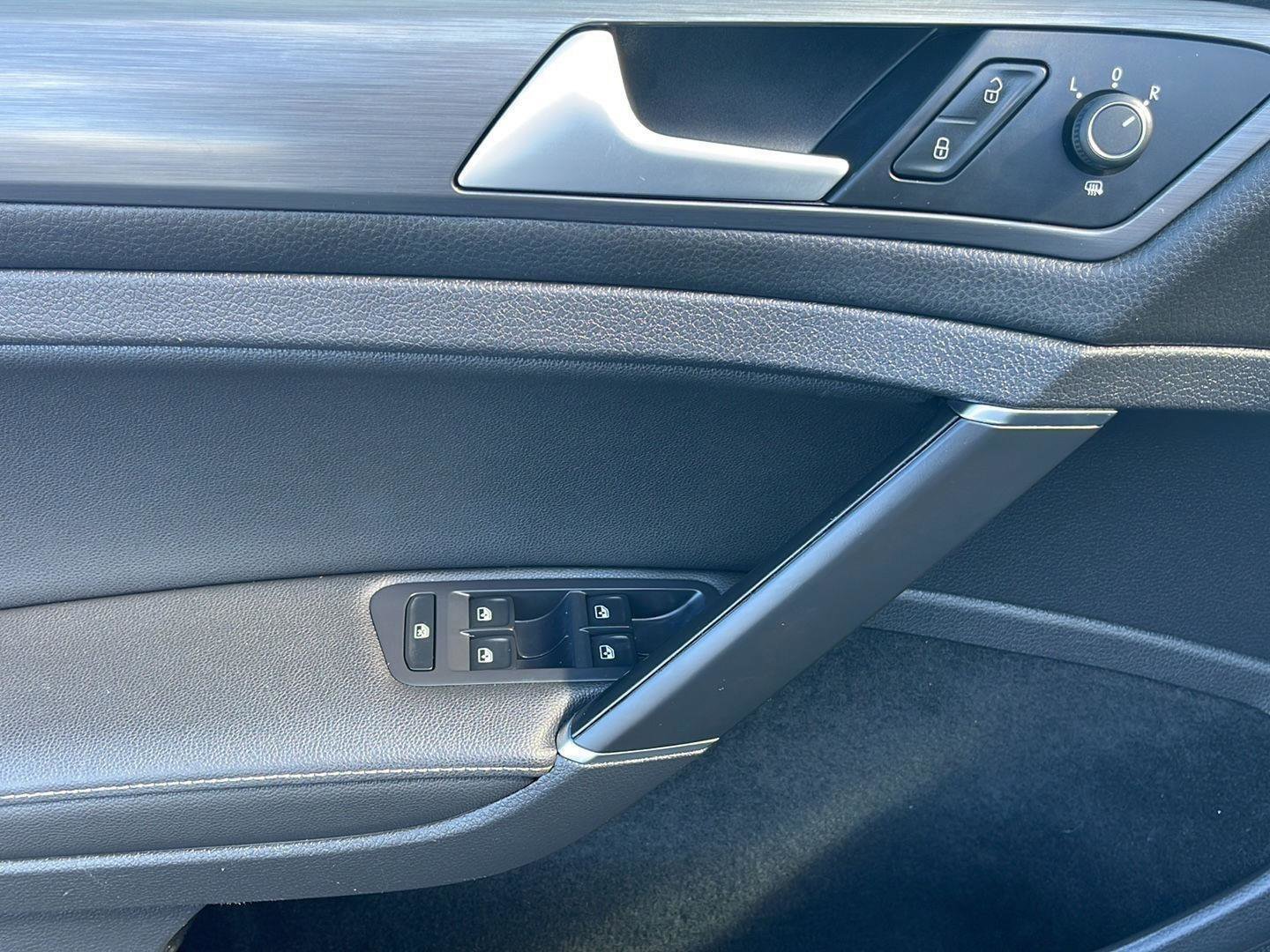 Used 2021 Volkswagen Golf 4-Door image 23