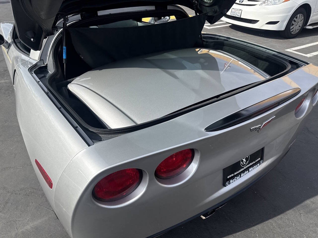 Used 2005 Chevrolet Corvette Coupe w/ Preferred Equipment Group RWD image 19