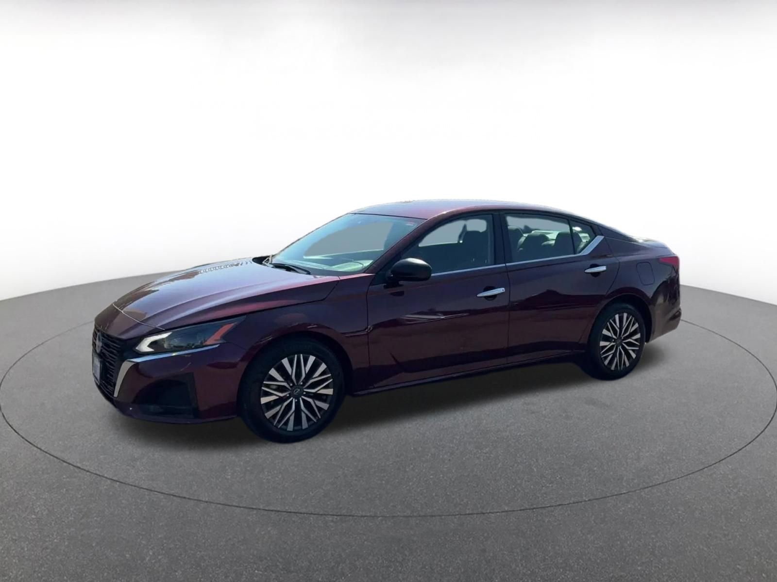 Used 2024 Nissan Altima 2.5 SV FWD image 8