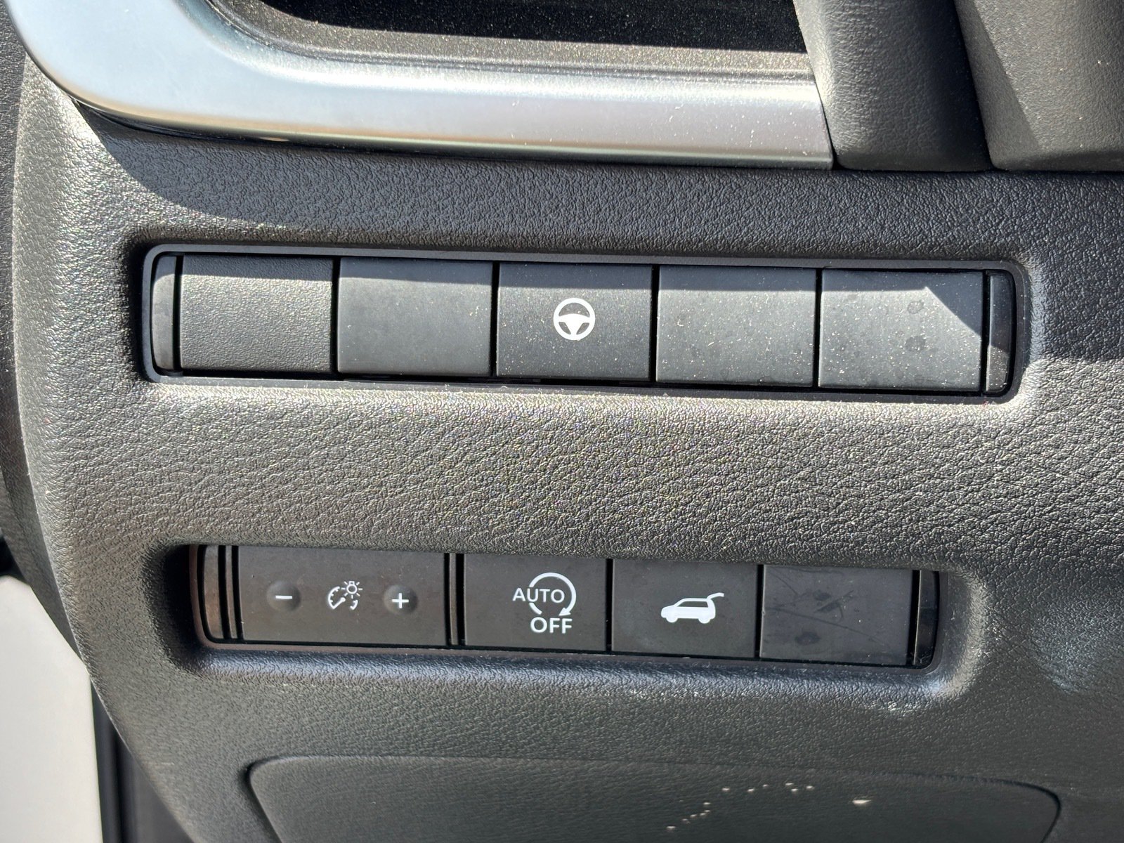 Used 2025 Nissan Rogue SV AWD/4WD image 26