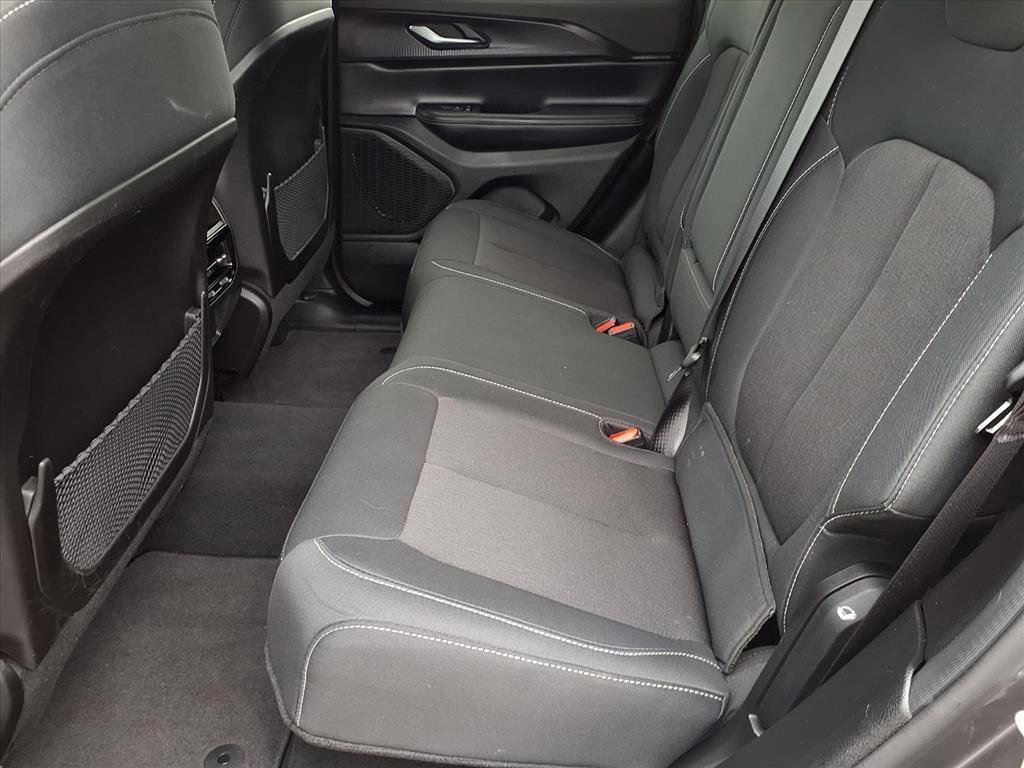 Used 2024 Jeep Grand Cherokee Laredo image 11