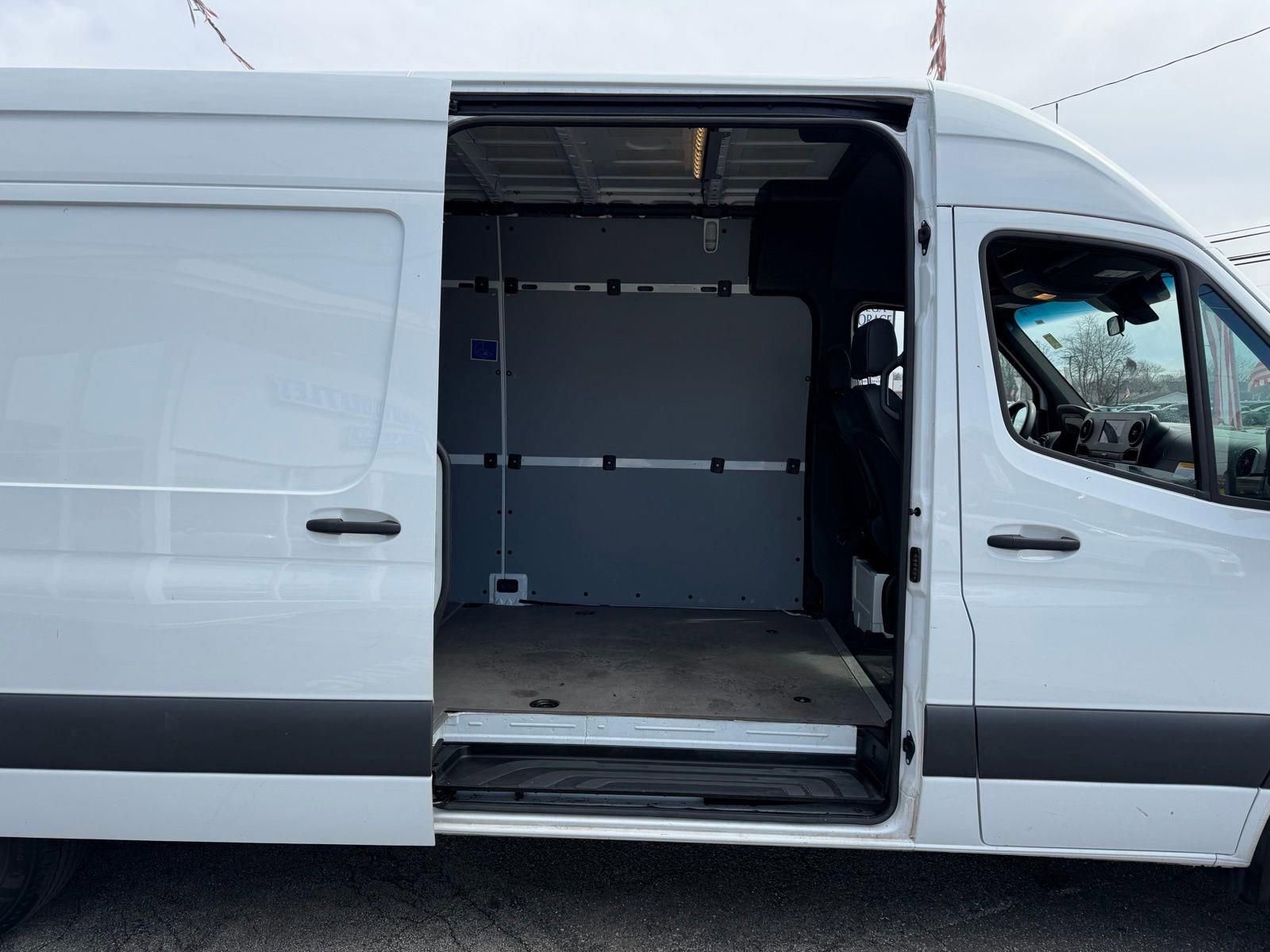Used 2023 Mercedes-Benz Sprinter 2500 image 12