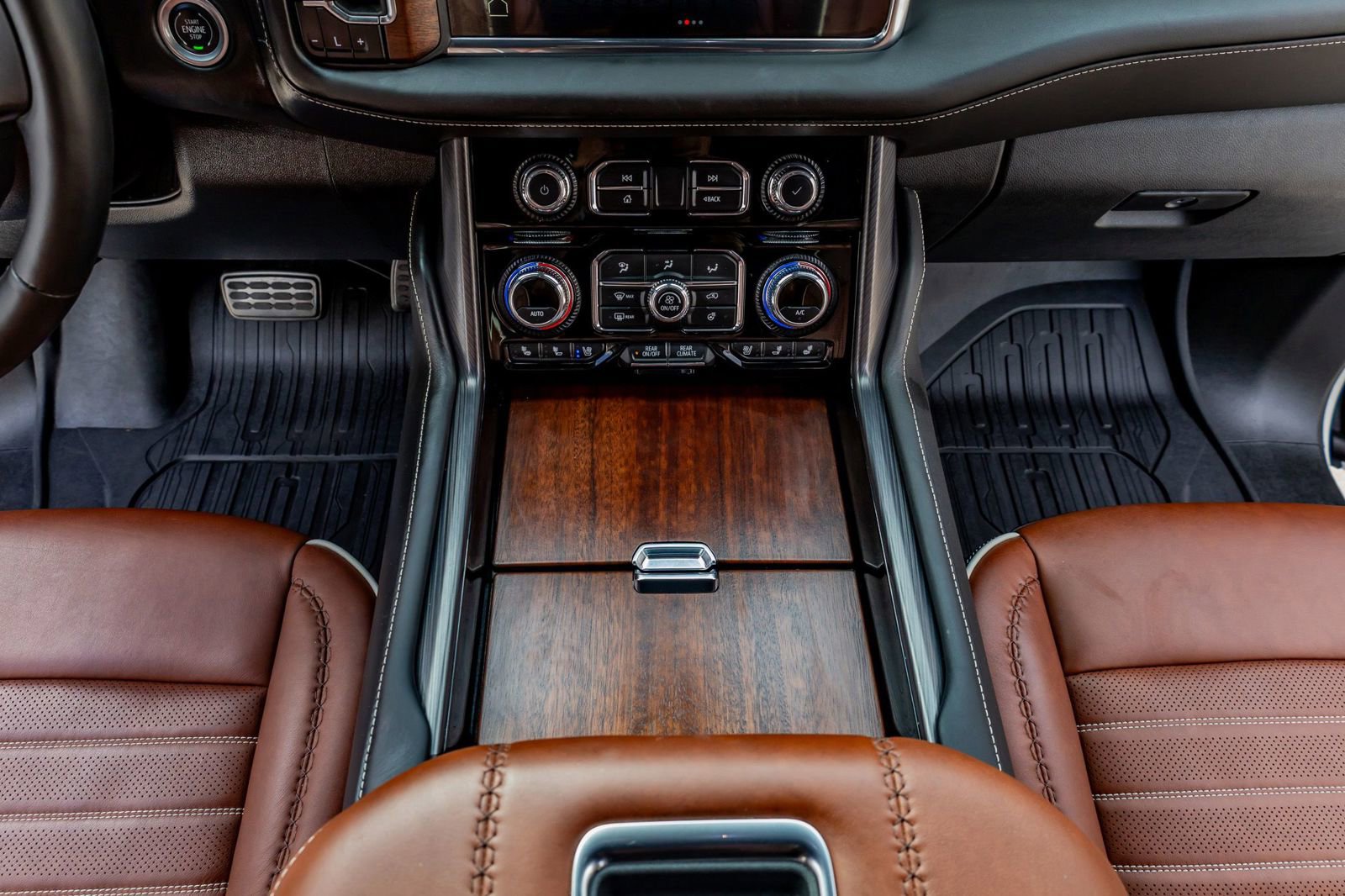 Used 2024 GMC Yukon XL Denali Ultimate image 28