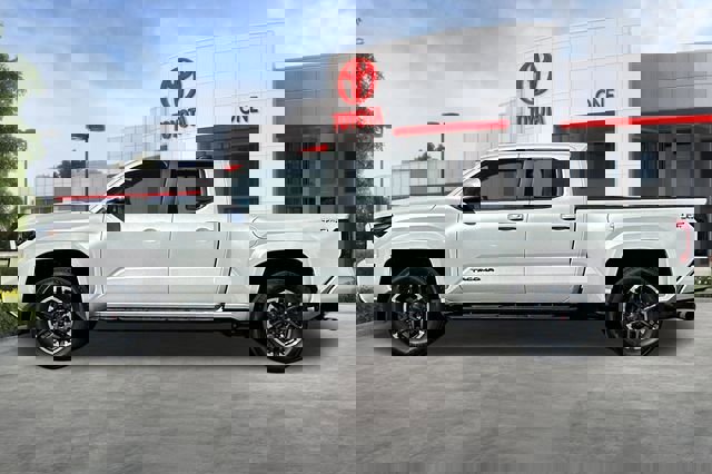 Used 2024 Toyota Tacoma TRD Sport w/ TRD Sport Upgrade Package image 8