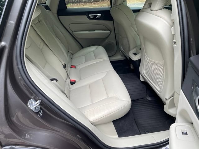 Certified 2024 Volvo XC60 B5 Plus w/ Protection Package Premier AWD/4WD image 15