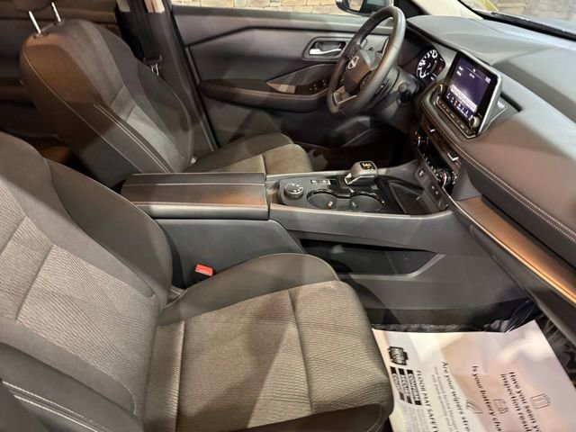 Certified 2025 Nissan Rogue SV image 24