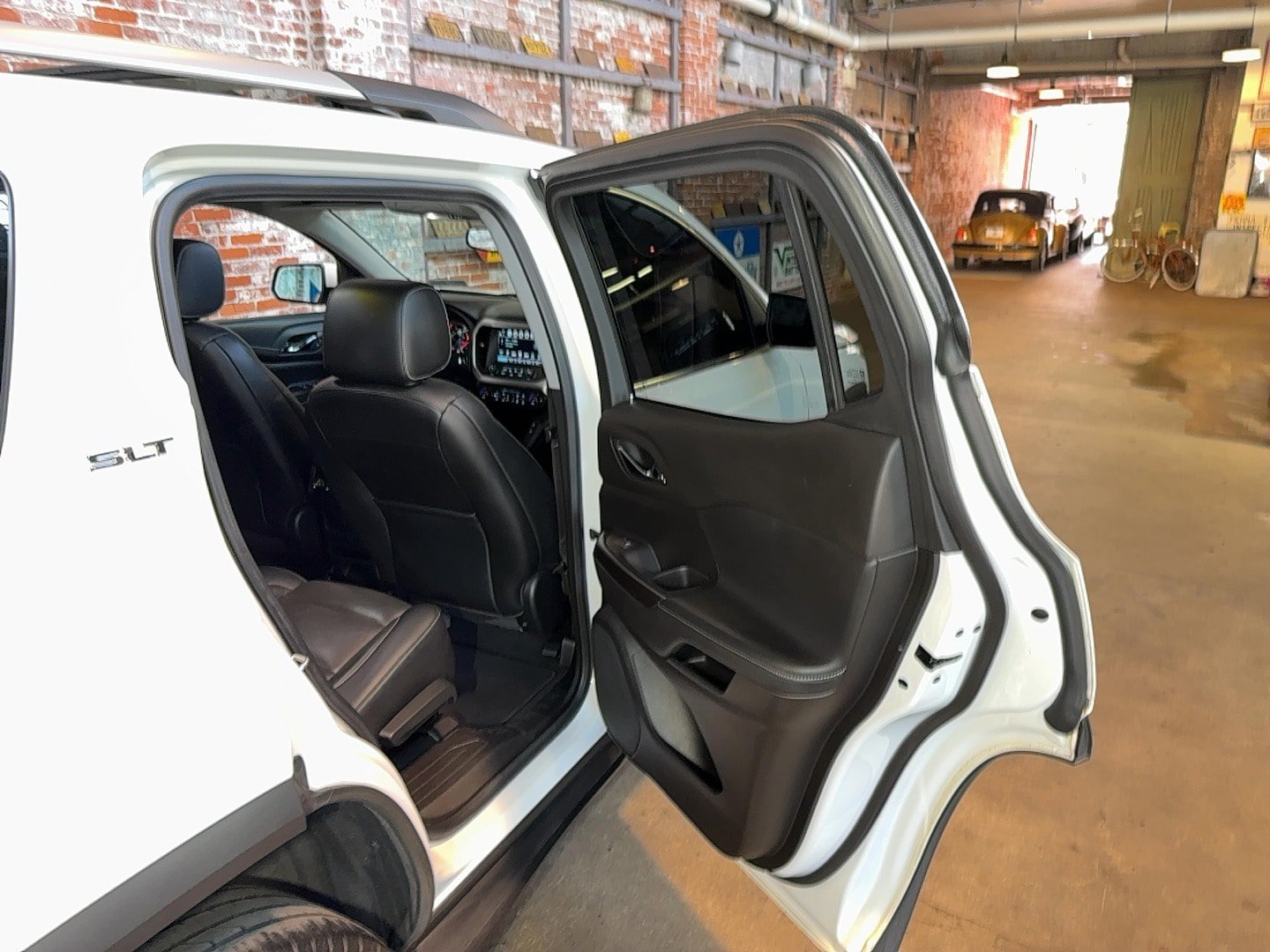 Used 2019 GMC Acadia SLT w/ LPO, Black Accent Package AWD/4WD image 86