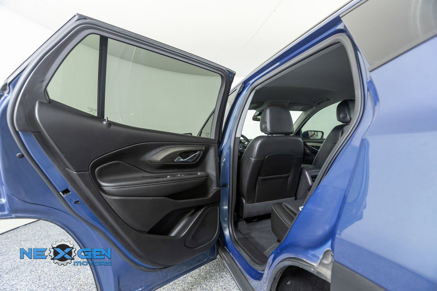 Used 2024 GMC Terrain SLT w/ Infotainment Package II FWD image 25