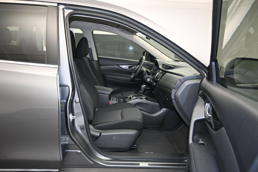 Used 2018 Nissan Rogue S FWD image 25