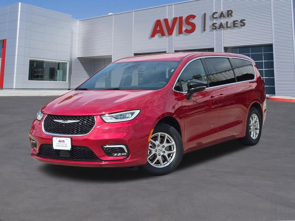Used 2025 Chrysler Pacifica Select FWD image 1