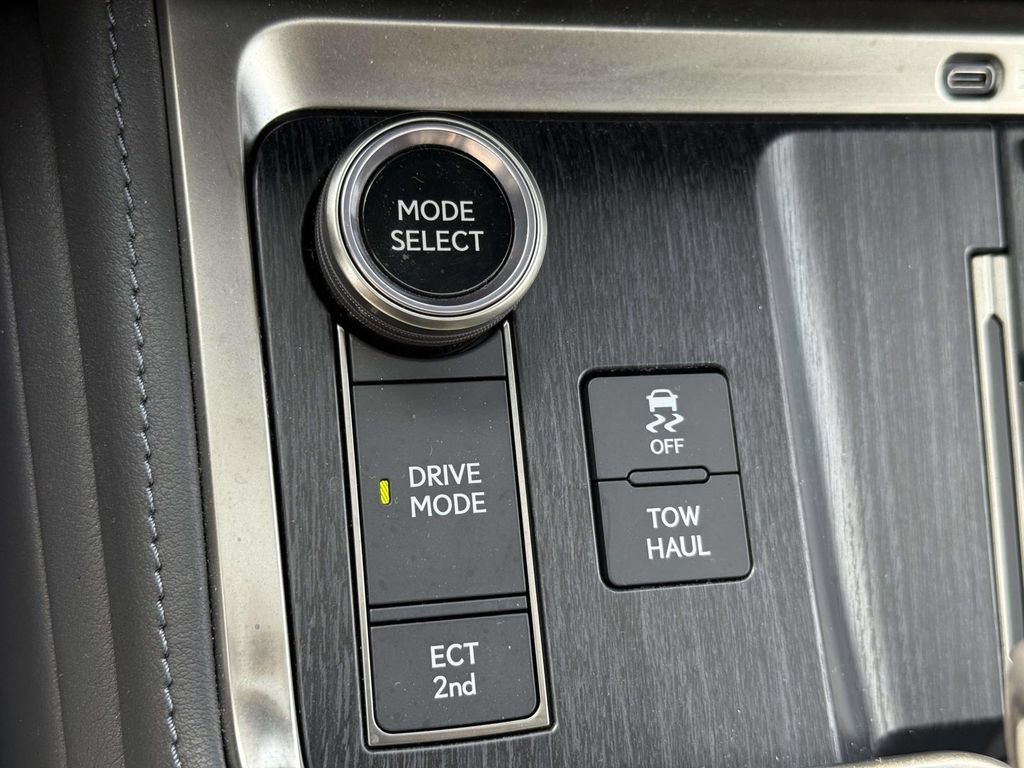 Used 2024 Lexus GX 550 w/ Accessory Package (2T) AWD/4WD image 28
