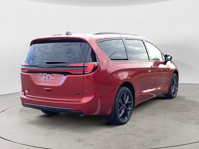 New 2026 Chrysler Pacifica Select w/ S Appearance Package image 6