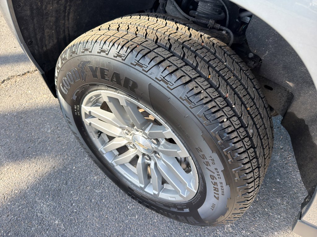 Used 2024 Chevrolet Colorado LT w/ LT Convenience Package II image 8