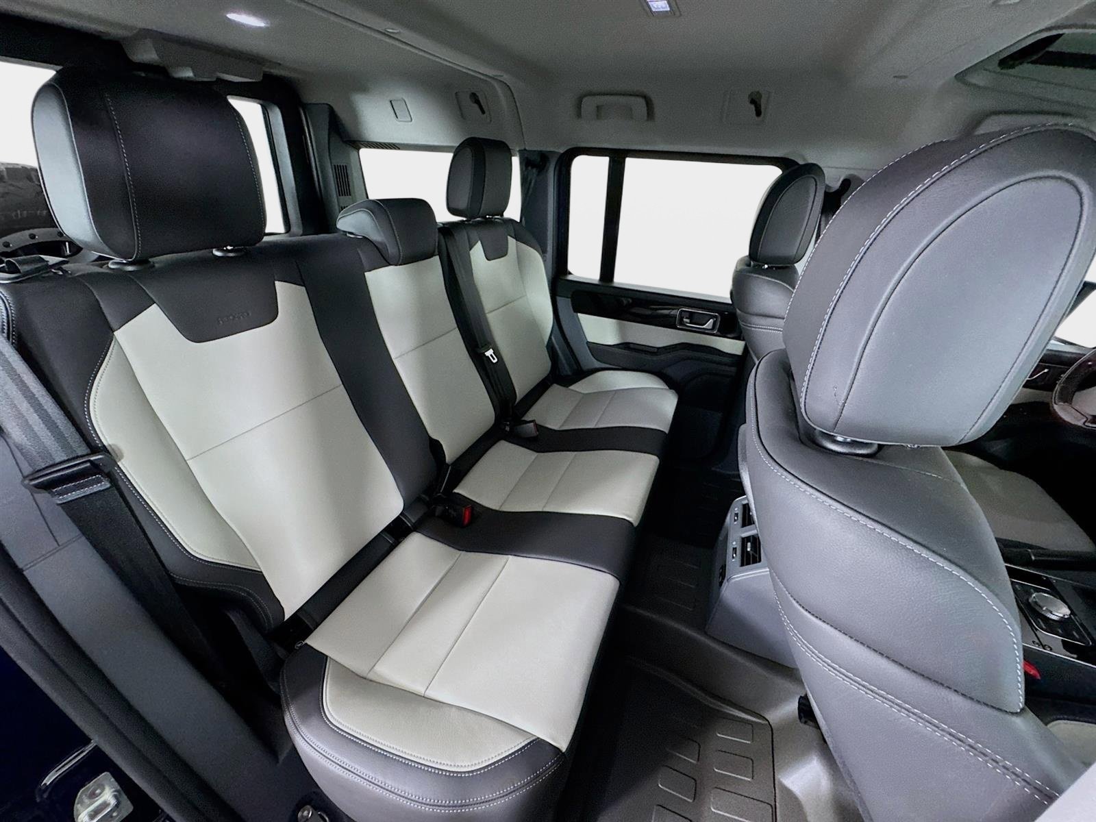 Used 2025 INEOS Grenadier Fieldmaster Edition image 27