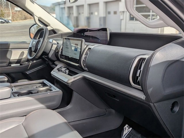 Used 2025 Ford Expedition Active image 41