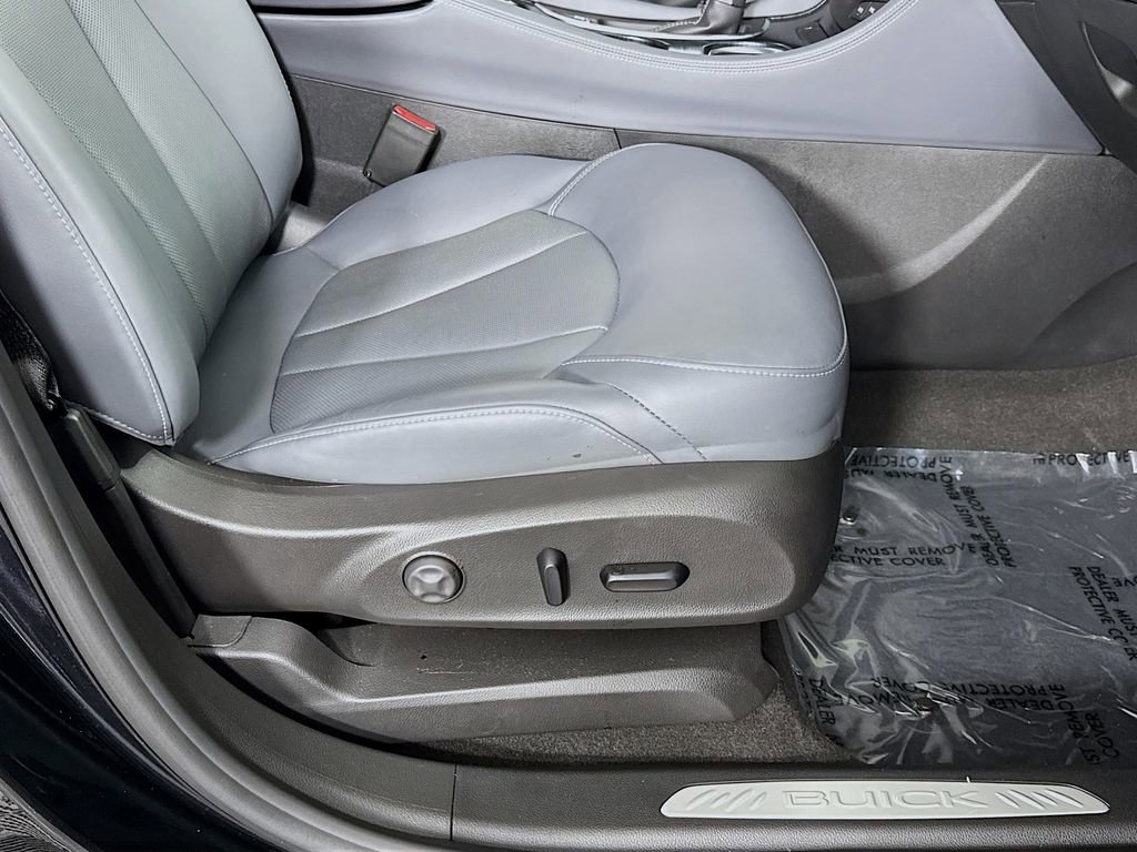Used 2019 Buick Envision Essence image 36