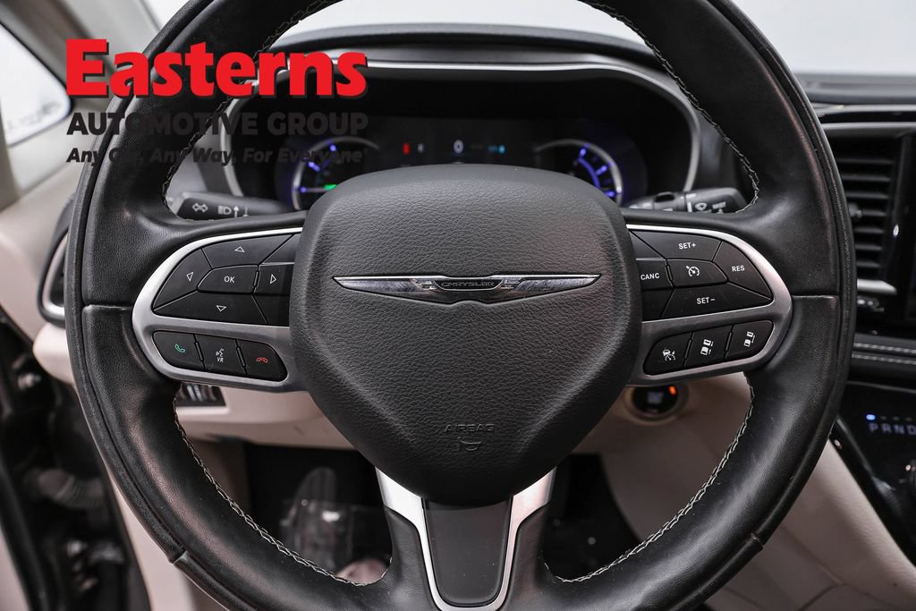 Used 2022 Chrysler Pacifica Touring-L w/ Uconnect Theater Family Group FWD image 10