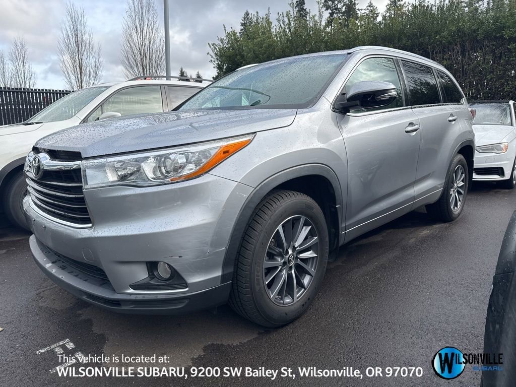 Used 2016 Toyota Highlander XLE image 1