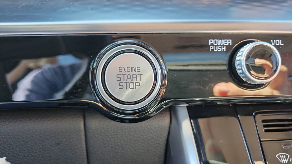 Used 2023 Kia Carnival SX Prestige image 27