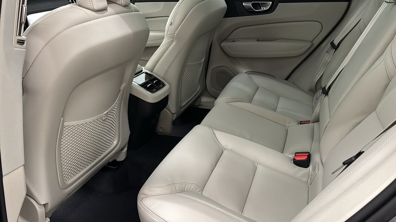 New 2026 Volvo XC60 B5 Ultra w/ Protection Package Premier AWD/4WD image 27