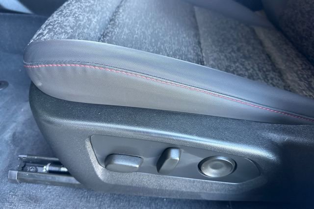 Used 2024 Chevrolet Colorado Z71 w/ Z71 Convenience Package 2 image 13