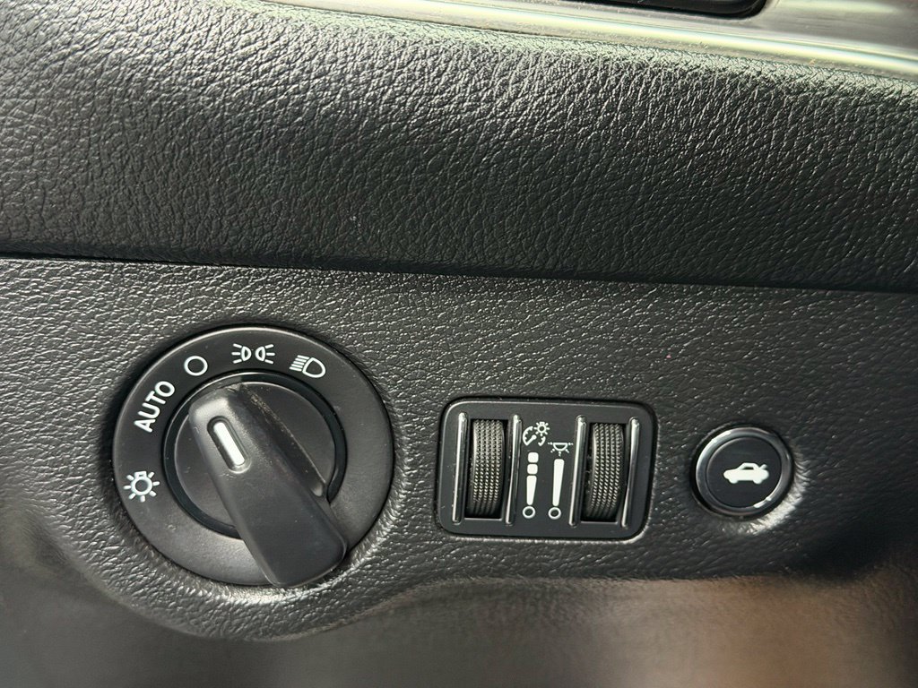 Used 2016 Dodge Challenger SXT RWD image 30