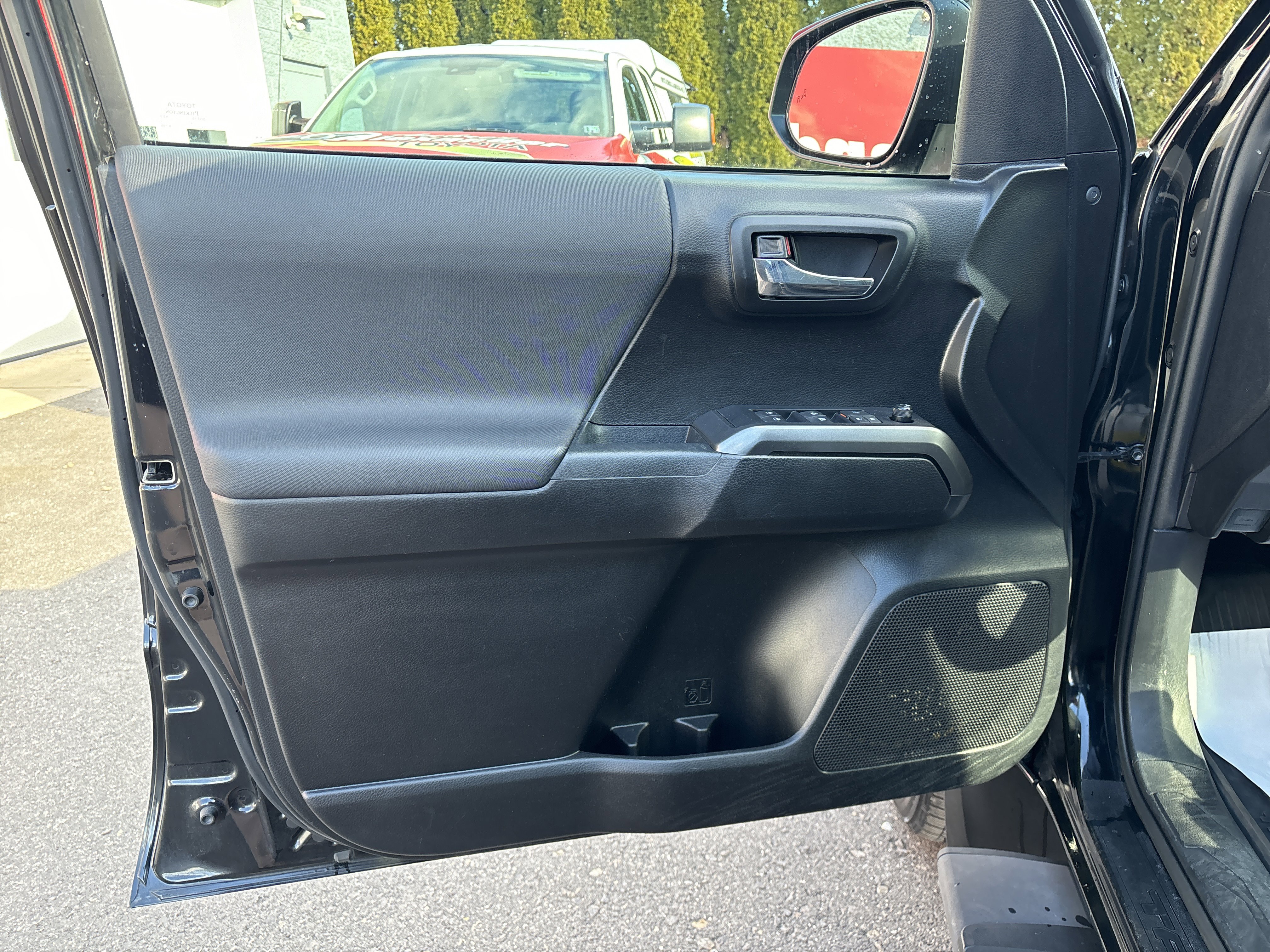 Used 2022 Toyota Tacoma TRD Sport image 15