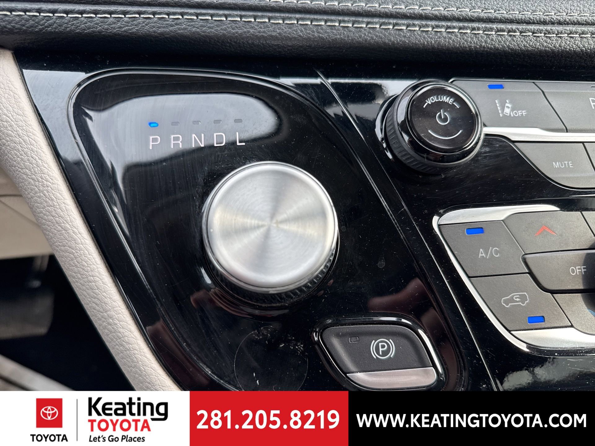 Used 2024 Chrysler Pacifica Select image 21