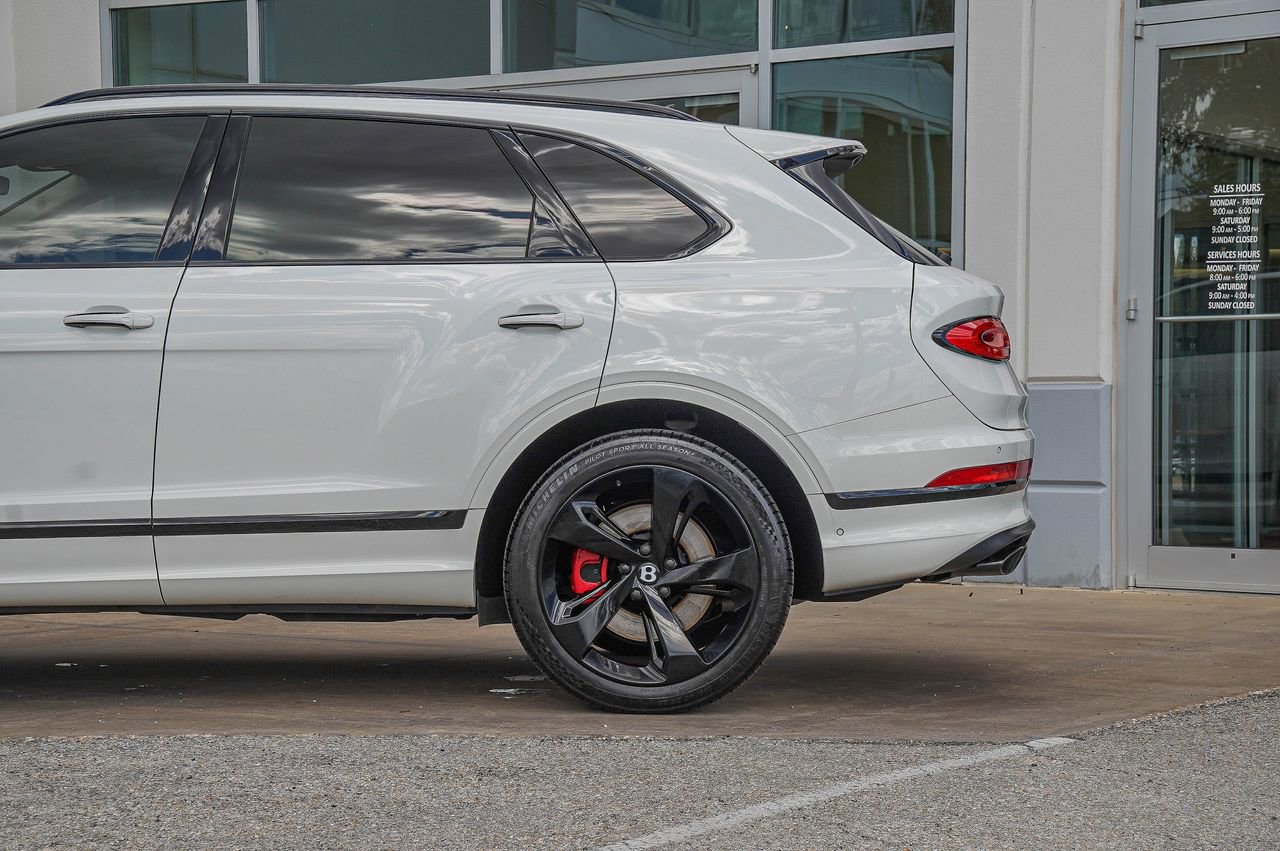 Used 2023 Bentley Bentayga image 12