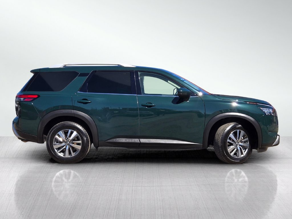Used 2025 Nissan Pathfinder SL AWD/4WD image 4
