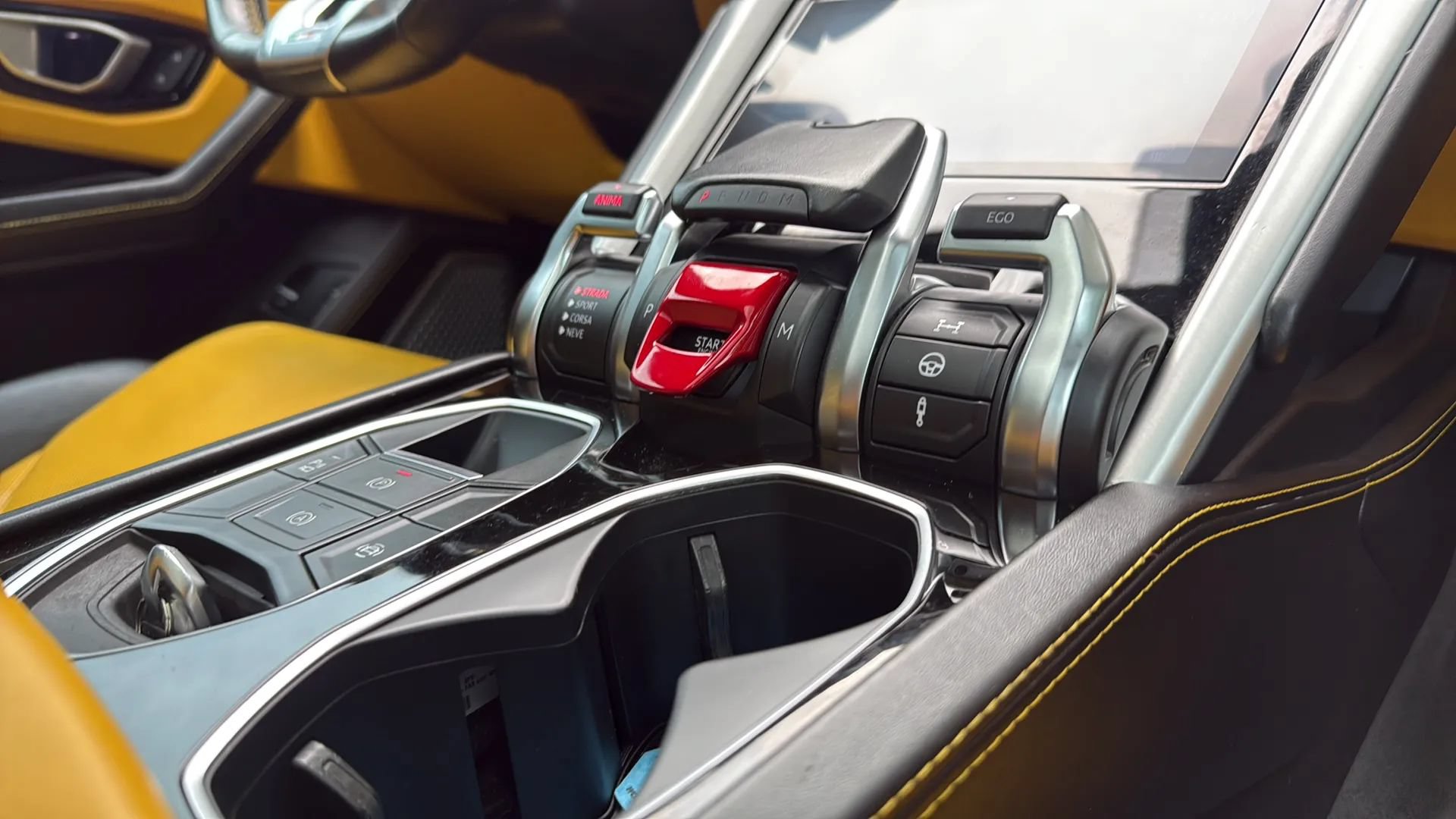 Used 2019 Lamborghini Urus AWD/4WD image 37
